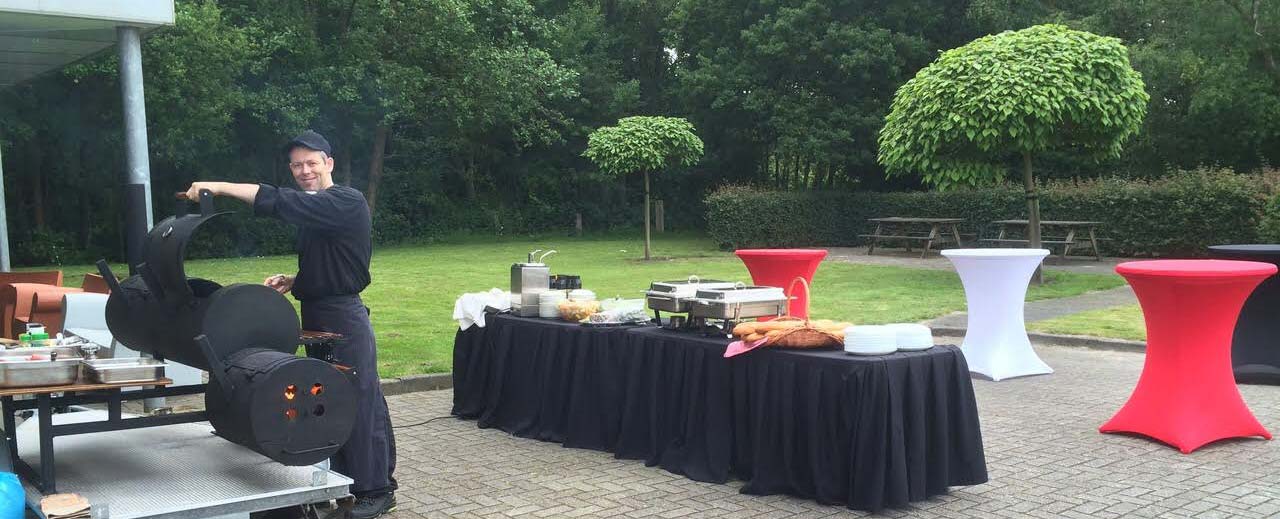 Smoker Buffet van Catering Noord met langzaam gegaard vlees.